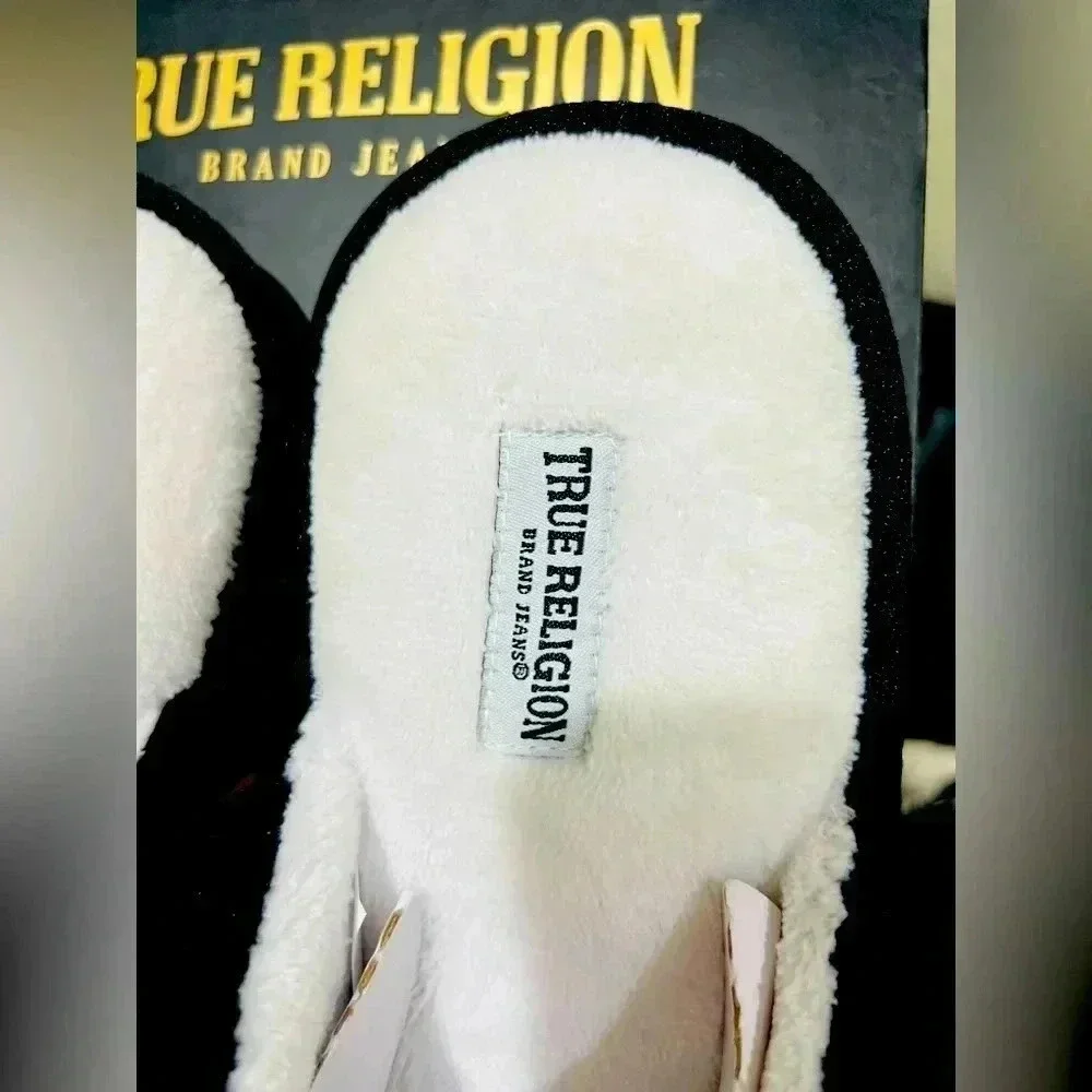True Religion brand new mens Slippers Medium new